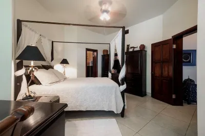 Two Bedroom, Beautifully Decorated, Ocean Front Condo - Gold Standard Approved Hotels in 