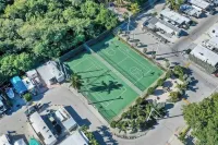 Enjoy this modern and cozy house in Key Largo Florida.