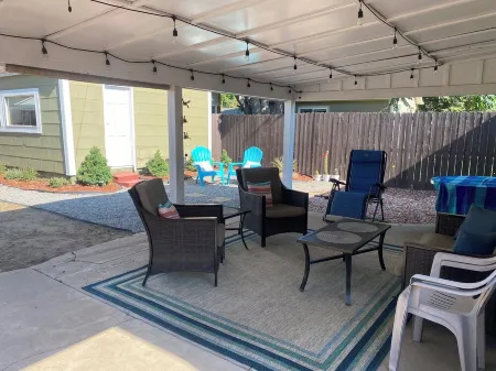 Adorable House in South Denver! Отели рядом с достопримечательностью «Packy Romans Park»