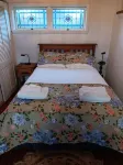 Character cottage. Walking distance to mountain and town. Private with spa.