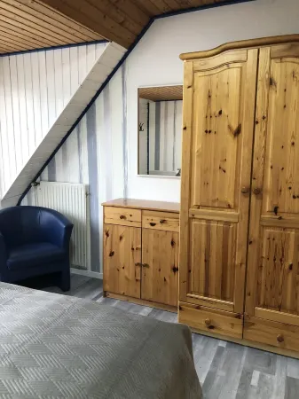 Very nice camp, close to a large playground, swimming pool, sight-seeing dog station