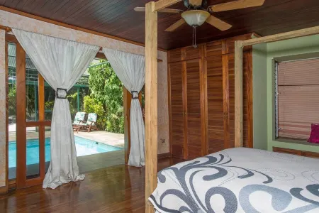 4BR Casa Peces Santa Ana, Private Indoor Pool & Sauna!