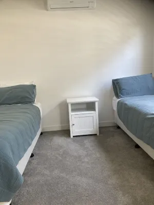 By the sea - walk to OG village shopping and restaurants