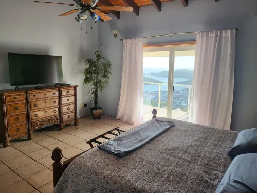 Bryan's Villa "Where the Views are Endless" Not too good to be true!