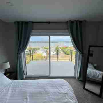 Stunning Ocean Views and a Short Stroll to Downtown Rooms