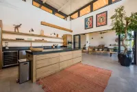 Modern villa with amazing infinity swimming pool a few steps from Tamarindo