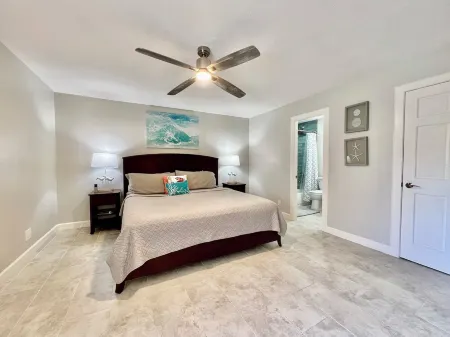 STEPS TO SAND! Sapphire Beach bliss: Renovated 2 bed 2.5 bath at Crystal Cove Отели рядом с достопримечательностью «Terminal 1 of Cyril E. King Airport»