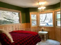 Winter Riverfront Cabin Near Estes Park – Cozy Fireplace, Mountain Views & Peace