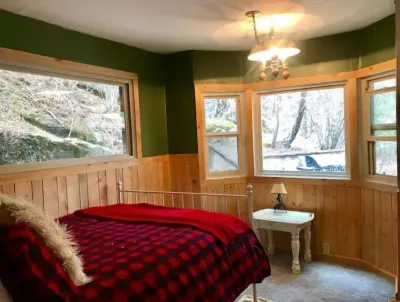 Fly Fishing Haven – Riverfront Cabin Just Minutes from Estes Park