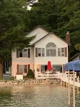 Lakefront Cottage Getaway