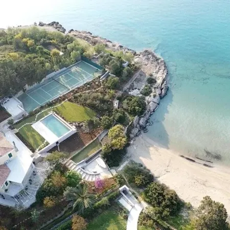 Luxury Beachfront Villa Aria - Pool, Tennis, Sunset Views & Seaside Adventures!!