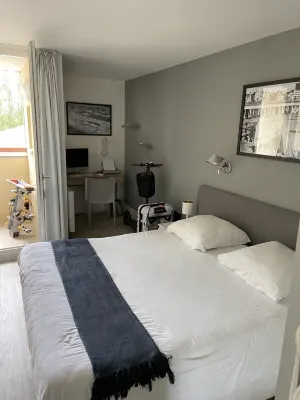 Appt 4/5 Personnes Avec Piscine Tennis et Aire de Jeux
