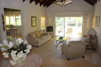 WESTERLEE  3 bedroom  2 bathroom with POOL Hotels in Mount Standfast