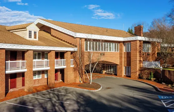 雅芳老農場酒店