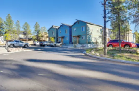 2 Mi to Dtwn Flagstaff: Home w/ Balcony!