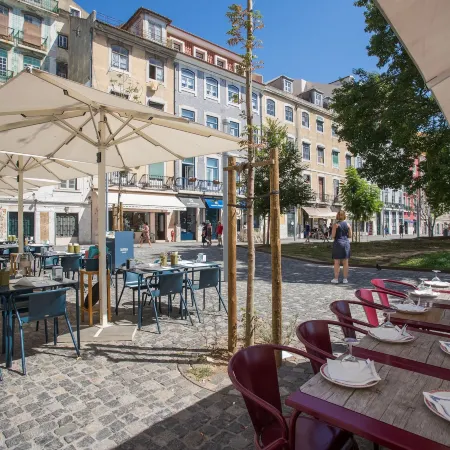 Emporium Lisbon Suites Отели рядом с достопримечательностью «Лиссабонский собор»