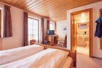 Hotel Sonne Post mit Schwimmbad Hotels in Sankt Margen