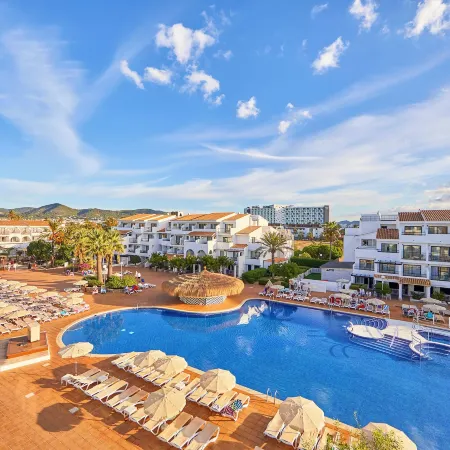 Fergus Style Bahamas Отели рядом с достопримечательностью «Пляжный клуб Bora Bora Ibiza»