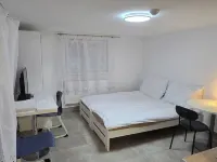 Vu's Home - Apartment Garden - 30m2 Hotels near Prague 12