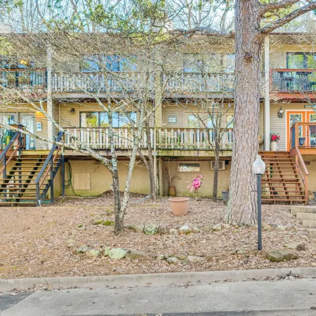 4 Mi to Greers Ferry Lake: Condo w/ Deck & Balcony