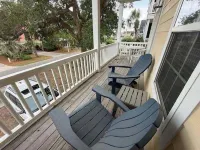 Summer's Den 5 Bedroom Home by RedAwning Hotels in Surfside Beach