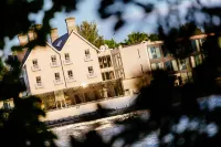 Ice House Hotel Hotels near Footworks Chiropody & Podiatry Clinic