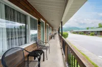 Scotty's Lakeside Resort - Mountain view