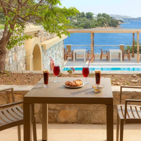 Cape Kanapitsa Hotel & Suites