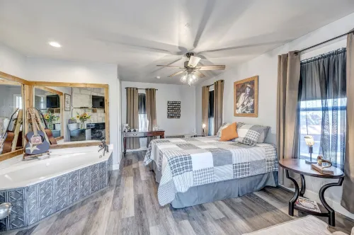 Full Moon Inn Hotels in Fredericksburg