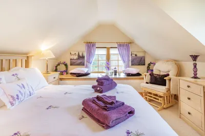 Dunstaffnage Cottage Hotels near Anagach Wood