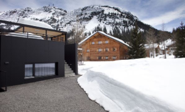 Alpina Lech - Geborgen in Den Bergen