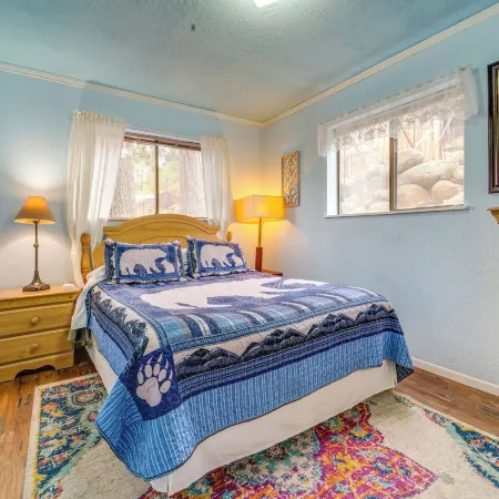 Waterfront Truckee Cabin on Donner Lake!