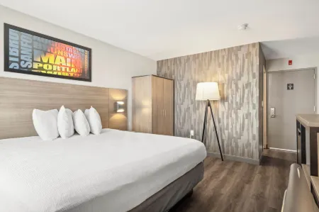 The Elmwood Отели рядом с достопримечательностью «Two Cent Bridge»