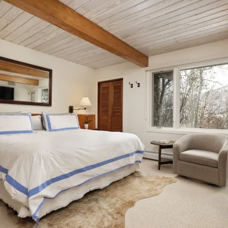 Deluxe 2 Bedroom Apartments at Resort with Outdoor Pool & Hot Tub