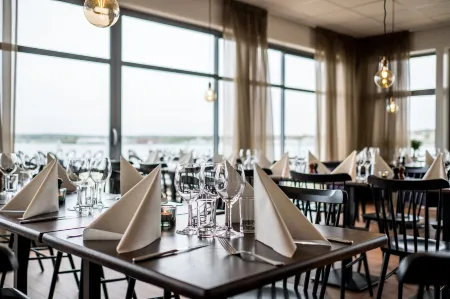 Strandpiren Hotell Отели в г. Hudiksvall