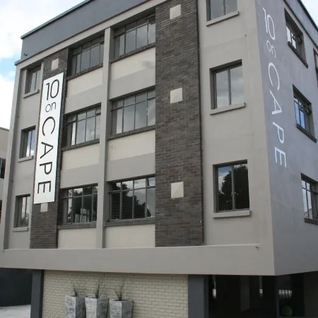 10 on Cape Self Catering Apartments Отели рядом с достопримечательностью «Пивоварня Dockside»