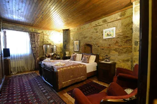 Otel Yorgo Seferis - Bed and Breakfasts