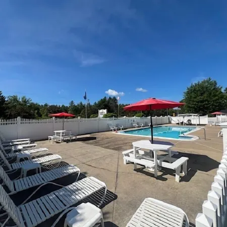 Saco River Motor Lodge & Suites