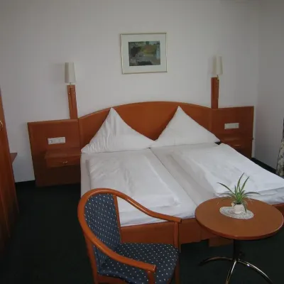 Hotel Garni Alt Refrath Hotels in der Nähe von U-Bahnhof Thielenbruch