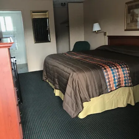 Redwood Inn