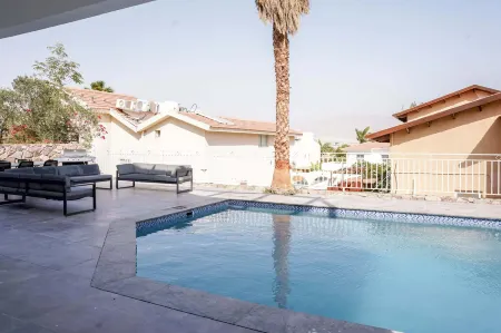 YalaRent Ivy Villa with Private Pool Отели в г. Эйлат