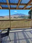 Comfortable studio with stunning mountain & ocean views – Your perfect getaway! Hotels in Raglan