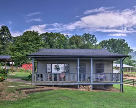 Cabin w/ Fire Pit: 7 Mi to Downtown Morganton! Hotels in Morganton