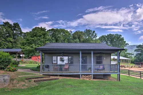 Cabin w/ Fire Pit: 7 Mi to Downtown Morganton! Hotels in Morganton