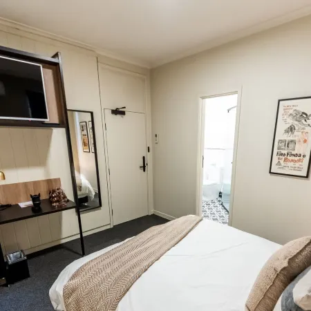 Eyre Hotel