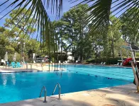 The Inn at Houndslake - مسبح