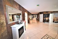 Ascot Hotel