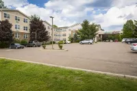 Smart Suites, Ascend Hotel Collection - parking