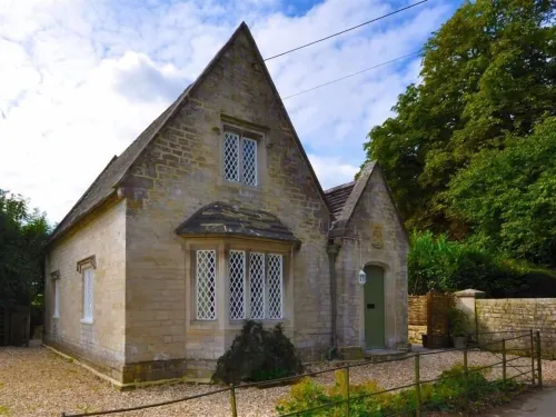 Warmwell Lodge - parking