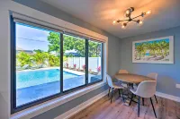 Walk to Beach: Getaway w/ Pool in Naples! - Wifi